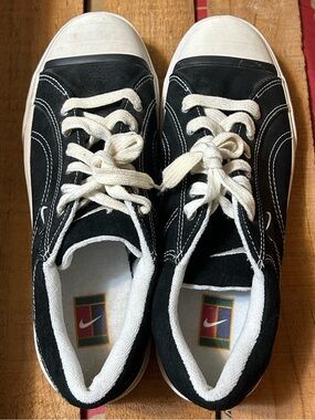 VINTAGE Y2K NIKE HERMOSA SNEAKERS